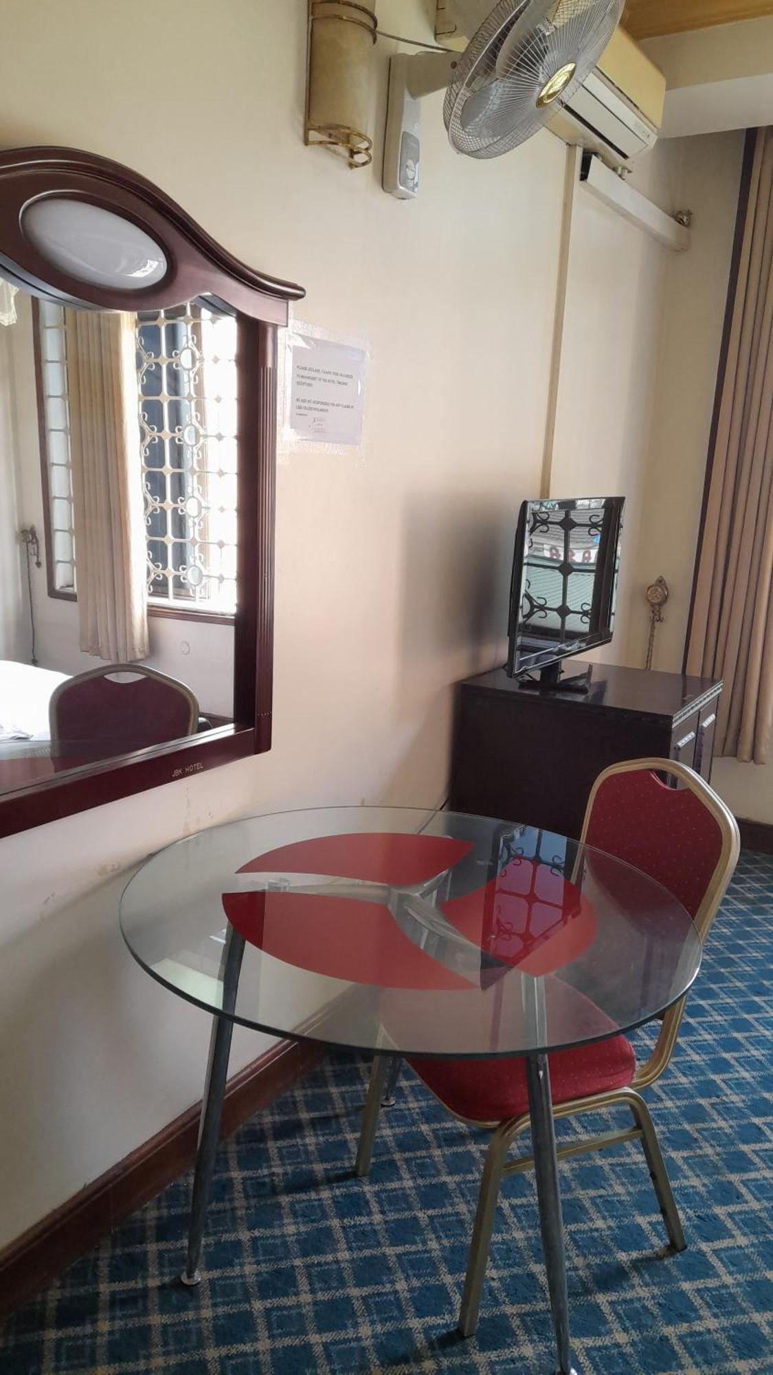 New Jbk Hotel Кампала Экстерьер фото